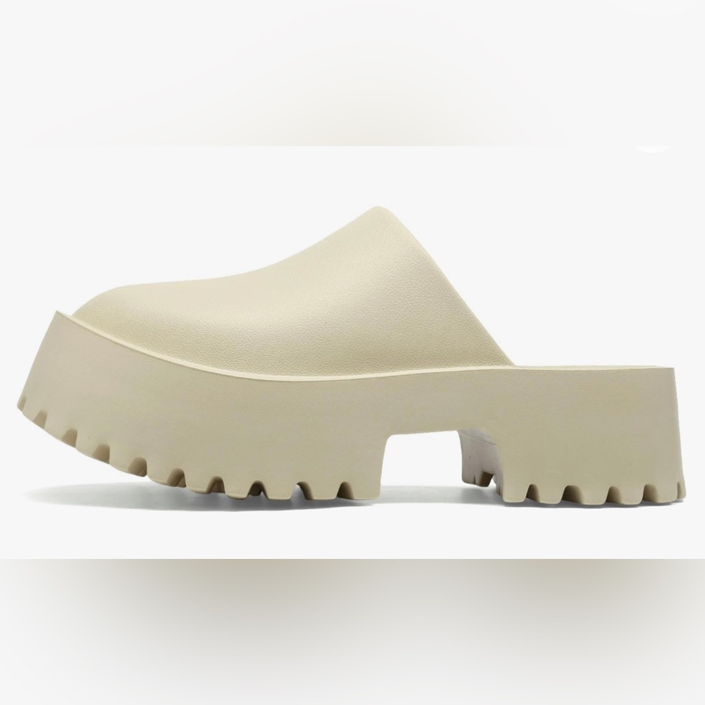 Play brand Lightweight Platform Clogs! NWOT, Nude color is perfect! So comfy!